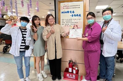 东南科技大学表演艺术系唱进万芳医院护理之家，用歌声为母亲节送上最动人的祝福